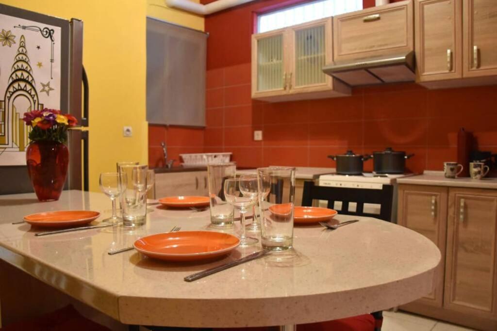 Apartment Colourful In Athenscity 1min From Subway